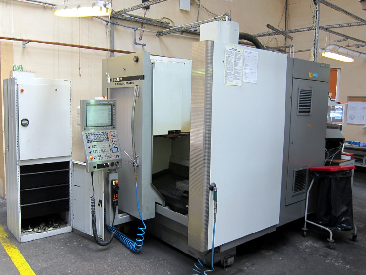 CNC milling machine Deckel Maho DMC 635V